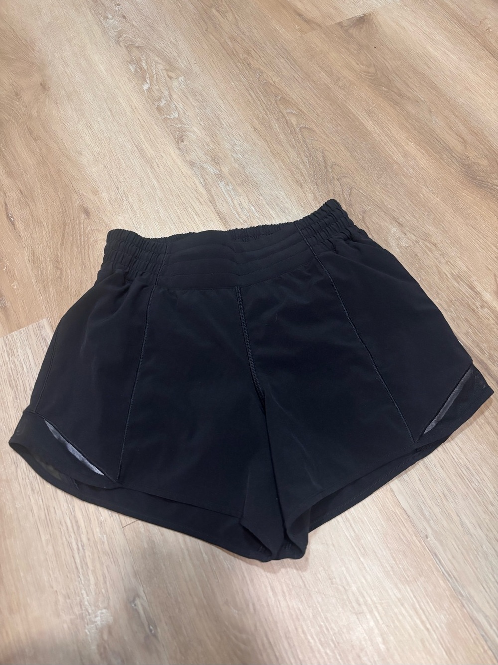 Hotty Hot High-Rise Lined Short 2.5 size 4